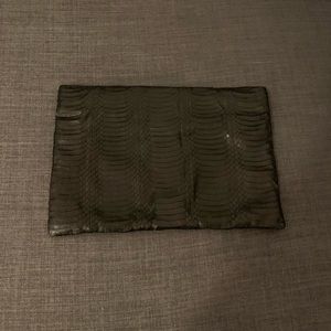NWOT STUNNING BLACK LEATHER SNAKESKIN CLUTCH!
